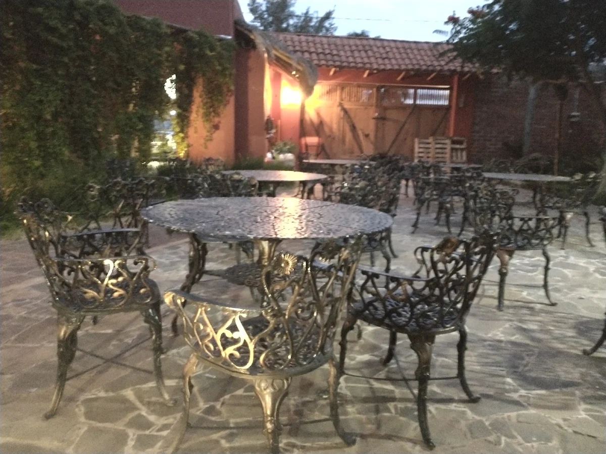 Sombrero Grande Restaurante & Bar
