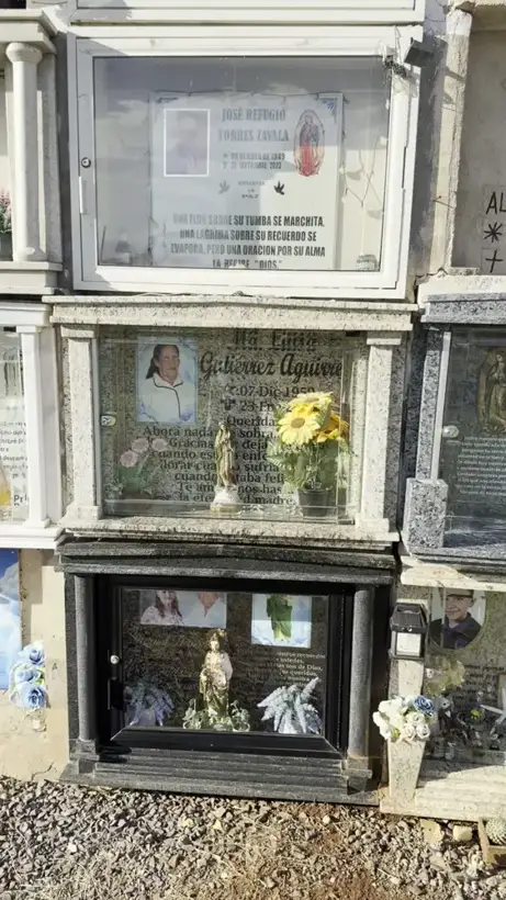 Photo of marker: Mª. Elisa Gutiérrez Aguirre