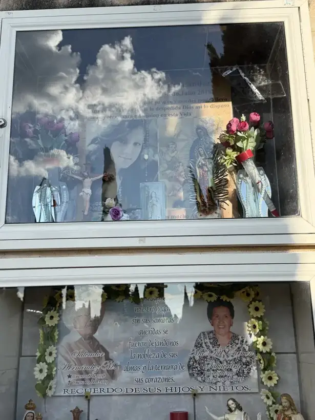 Photo of marker: Salvador Hernández M. · Ma. Del Carmen Sahavedra