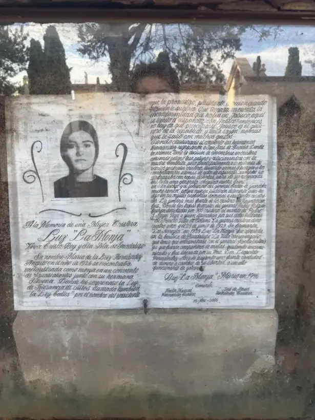 Photo of marker: María de la Luz Hernández Angulo (Luz "La Monja")