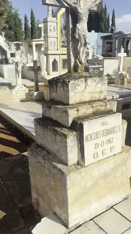 Photo of marker: SRA. MERCEDES HERNANDEZ H.