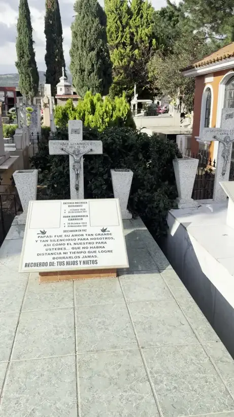 Photo of marker: ANTONIA MACHUCA HERNANDEZ · JUAN ARÁMBULA CARRILLO