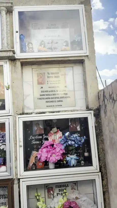 Photo of marker: Ma. Guadalupe Barrera Angulo