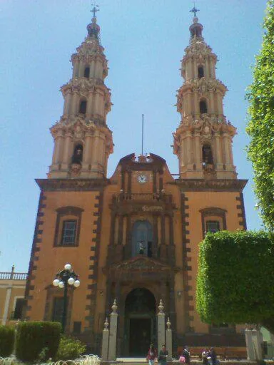 Las dos torres de la parroquia de San José de Gracia